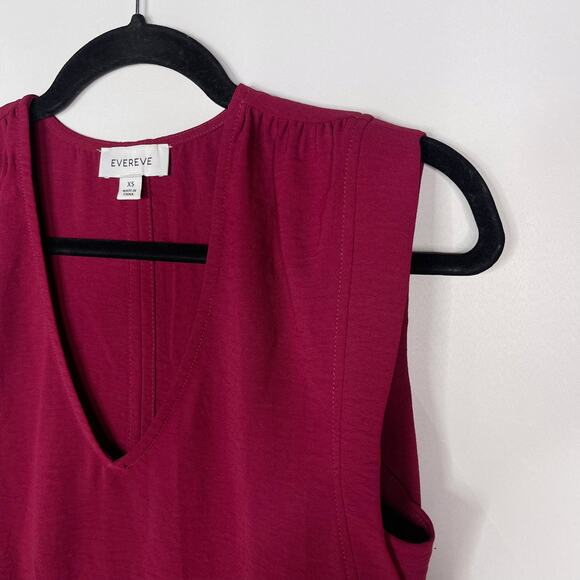 Evereve XSmall XS Raspberry Red Sleeveless V Neck Blouse Top Cinched Shoulder - Picture 4 of 6